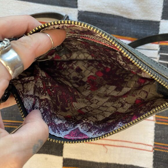 Elliott Lucca leather Crossbody Shoulder Bag Purse. Excellent Shape! Boho. - Picture 6 of 9